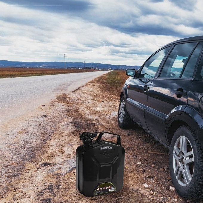 Kovový kanystr černý 5 litrů | černý