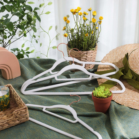 Sametová ramínka balení 30 ks | bílé č.3