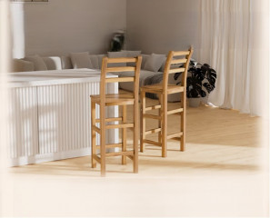 Sada 2 barových židlí z akáciového dřeva Sada 2 barových židlí z akáciového dřeva