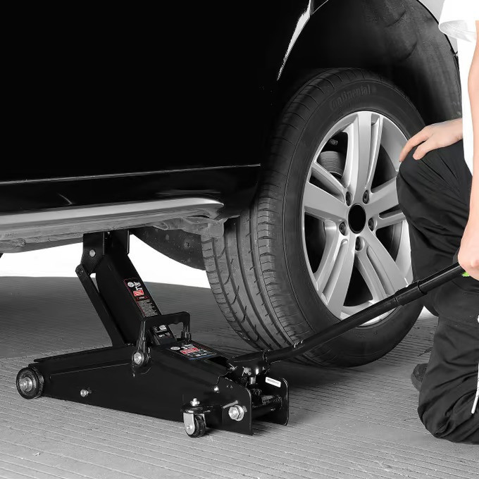 Zvedák auta 3t 135-400 mm + ocelově vyztužená gumová podložka