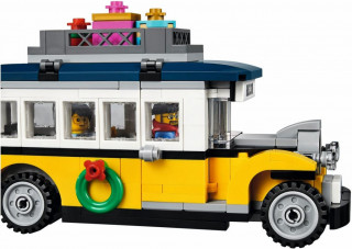 LEGO Creator 10259 Stanica v zasneženej dedine č.3