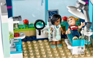 LEGO Friends 41318 Nemocnice v Heartlake č.3