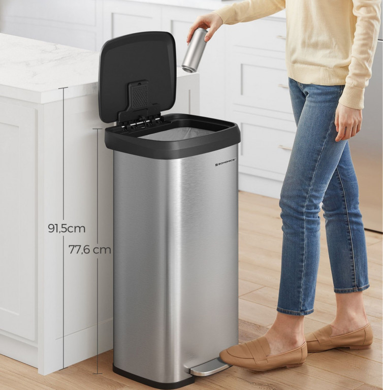 Kuchyňský odpadkový koš 68l s 15 sáčky | stříbrný